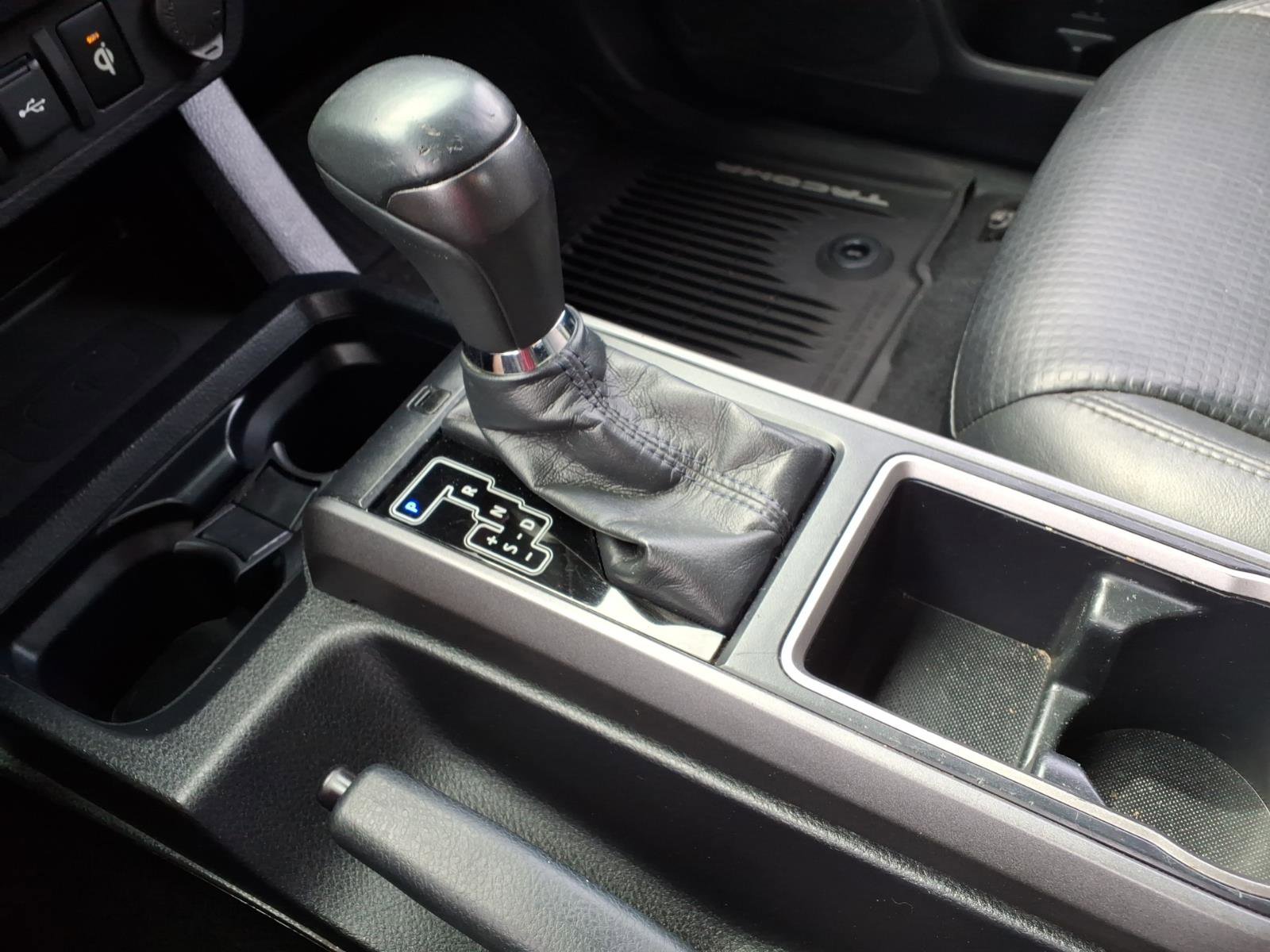 Used 2020 Toyota Tacoma TRD Off-Road w/ TRD Premium Off Road Package AWD/4WD image 38