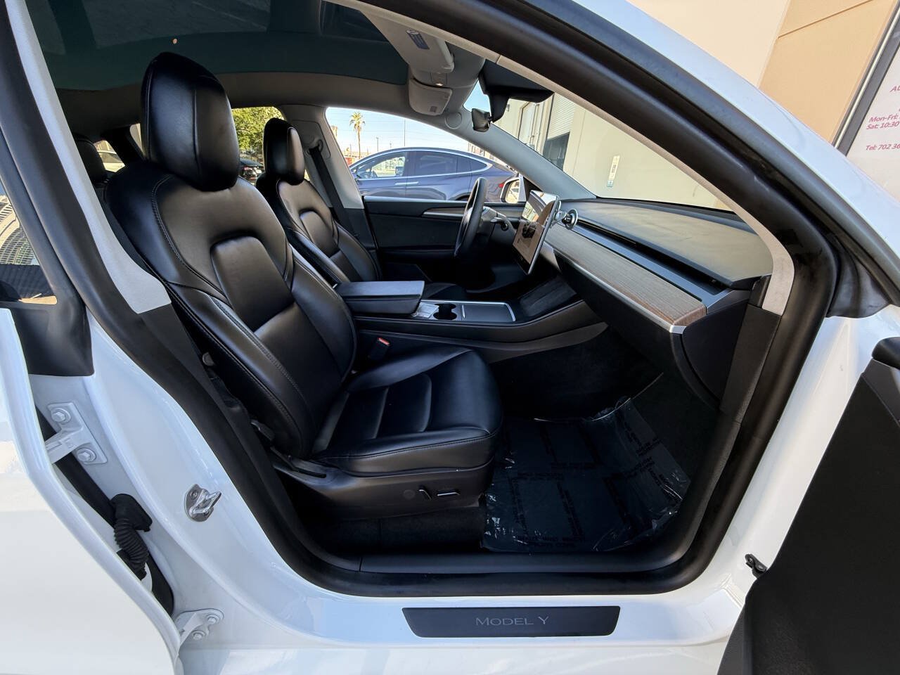 Used 2023 Tesla Model Y Long Range AWD/4WD image 29