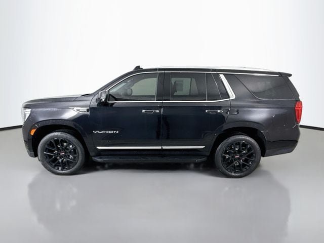 Used 2024 GMC Yukon SLT w/ SLT Luxury Package AWD/4WD image 4
