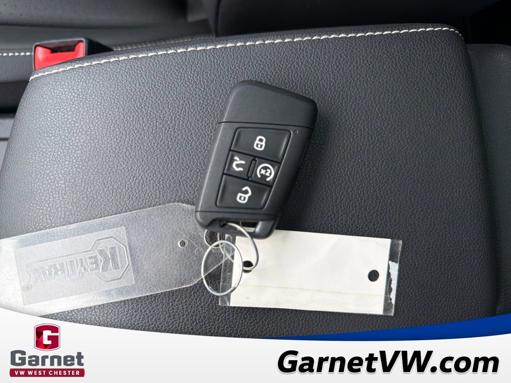 Certified 2023 Volkswagen Tiguan SE w/ Panoramic Sunroof Package AWD/4WD image 28