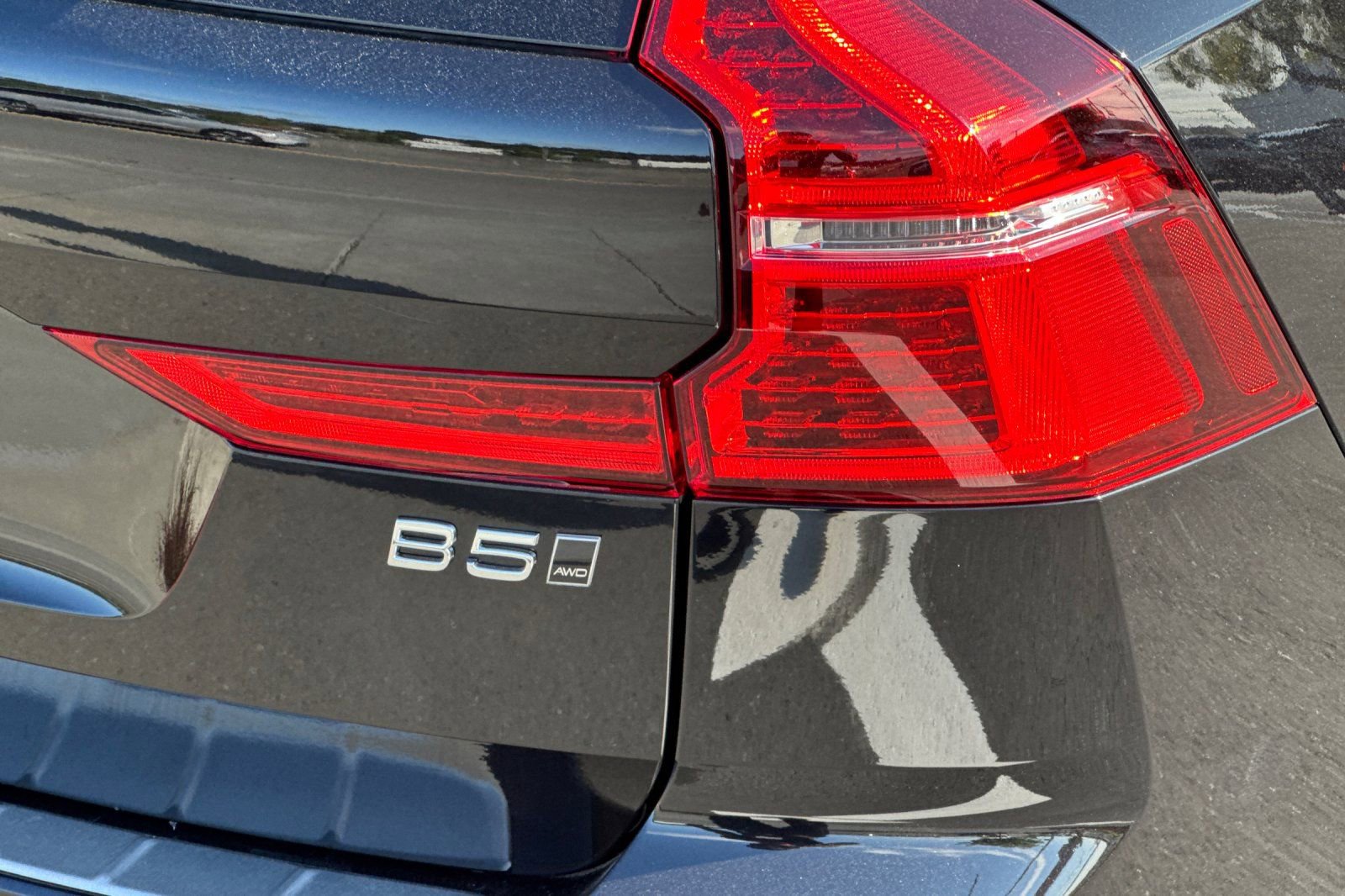Used 2024 Volvo XC60 B5 Plus w/ Protection Package Premier AWD/4WD image 13