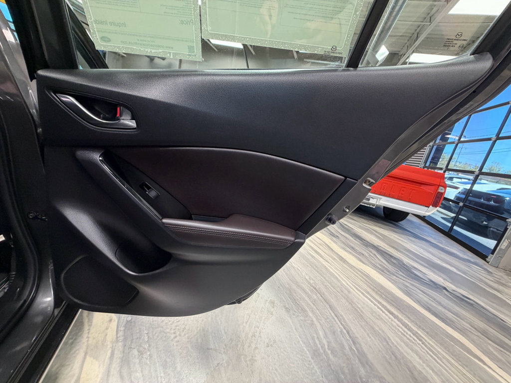 Used 2018 MAZDA MAZDA3 Grand Touring w/ Premium Equipment Package image 45