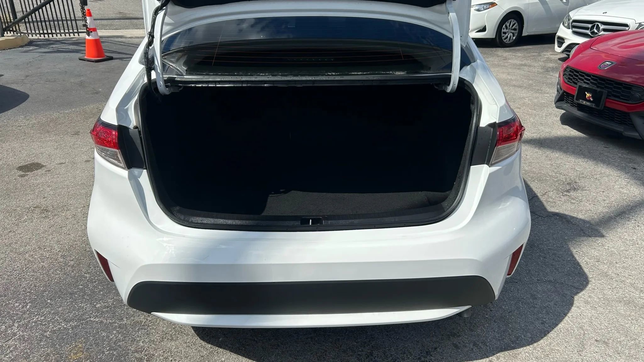 Used 2022 Toyota Corolla LE image 8