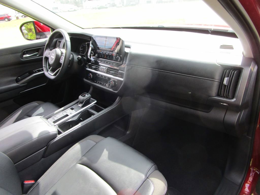 Used 2024 Nissan Pathfinder SL image 32