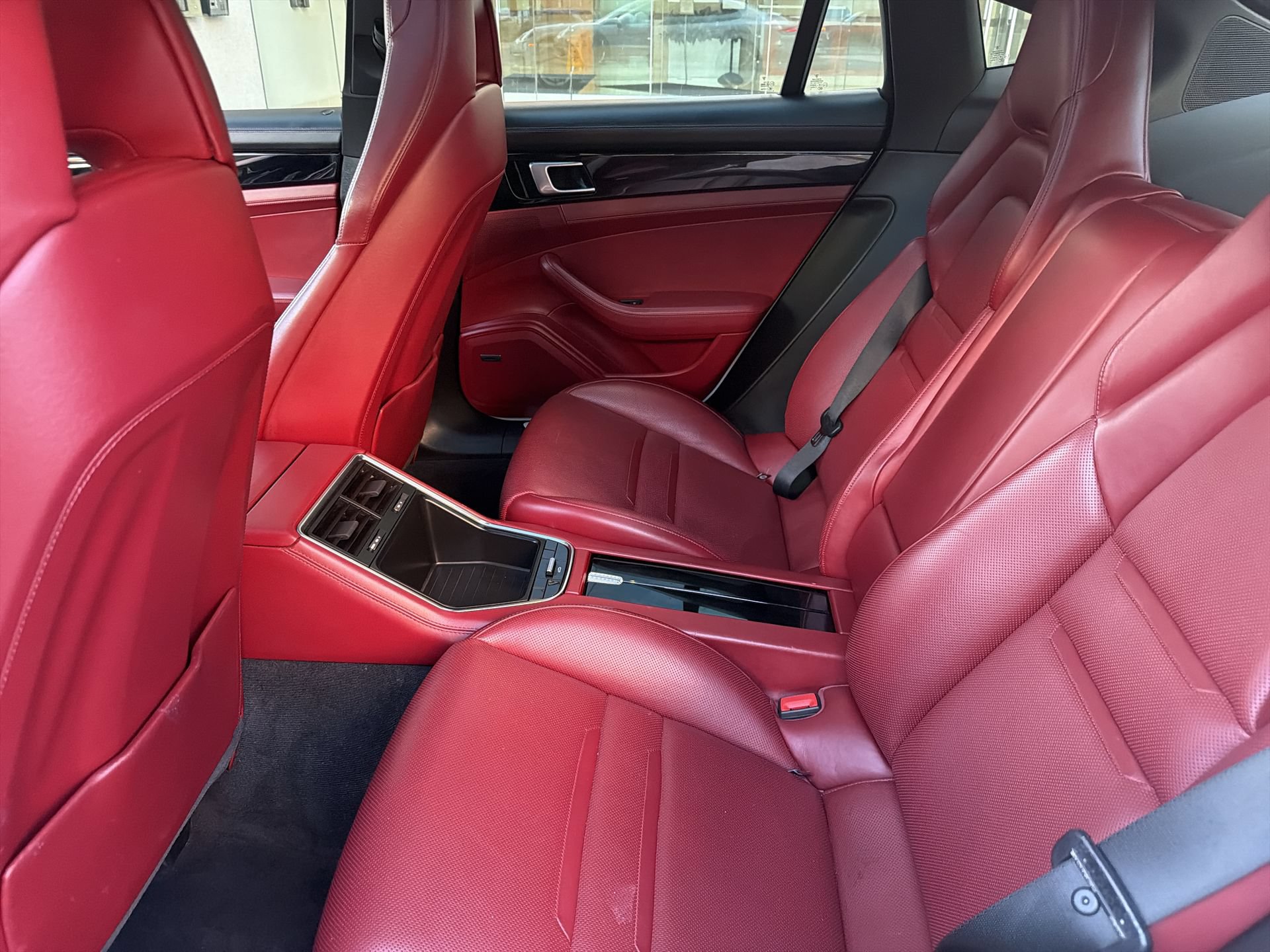 Used 2018 Porsche Panamera RWD image 27