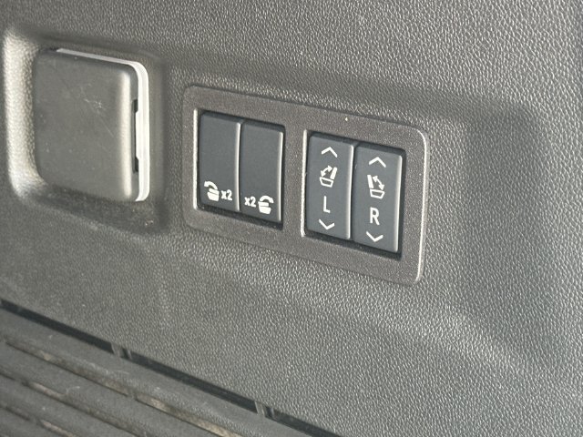Used 2025 Chevrolet Tahoe Premier AWD/4WD image 6