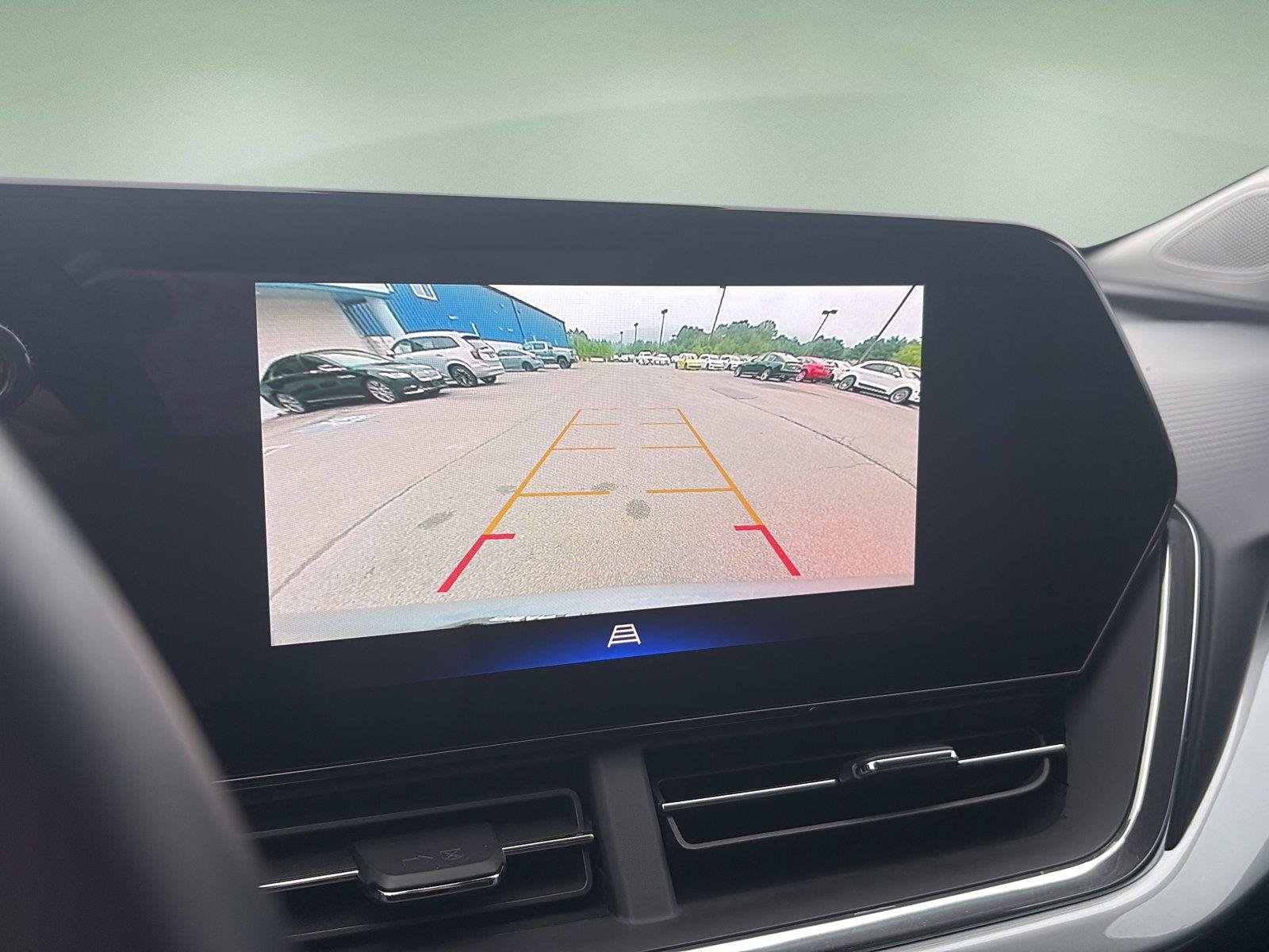 Used 2025 Chevrolet Trax LT w/ LT Convenience Package FWD image 34