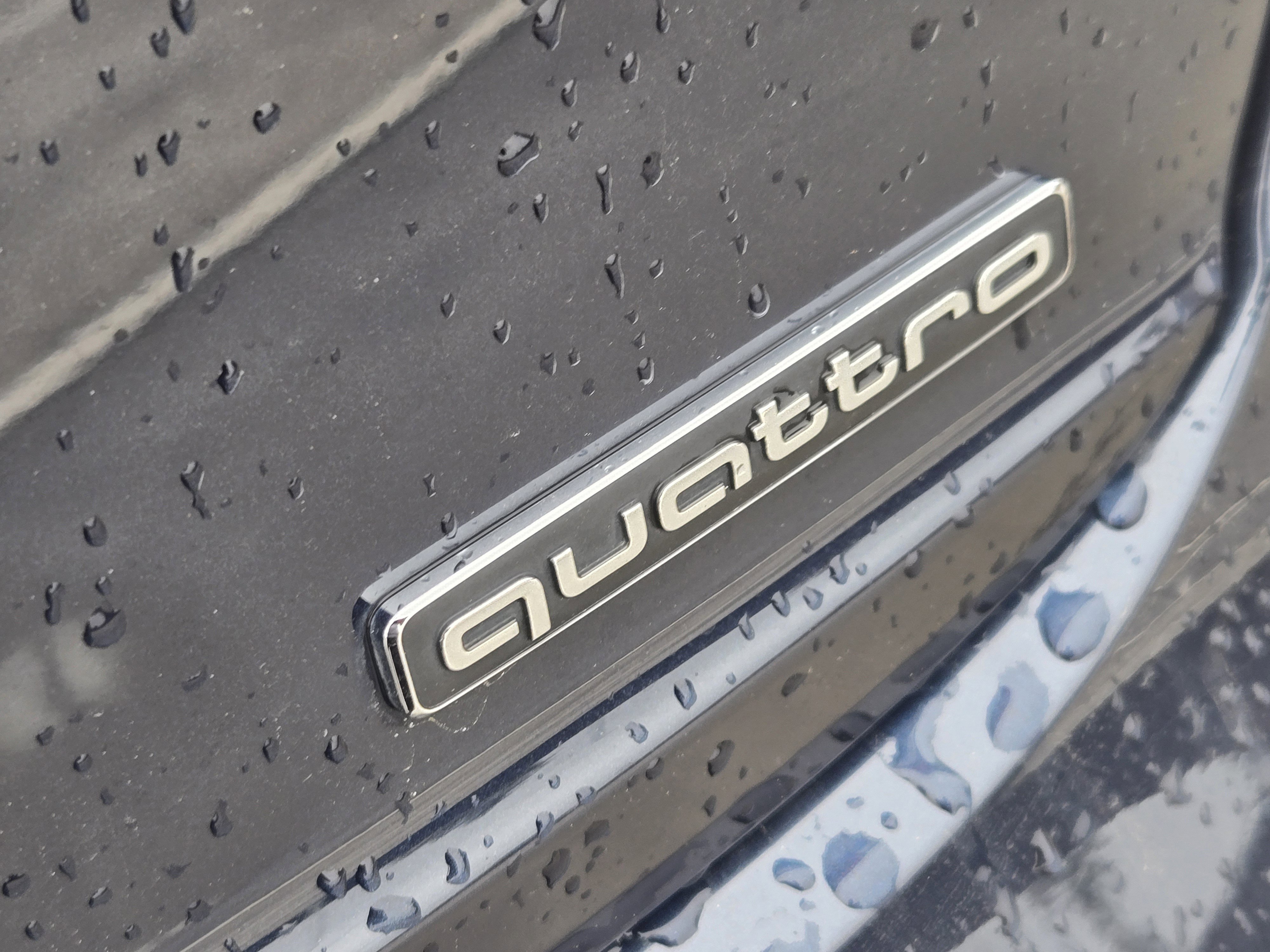 Used 2023 Audi Q8 Premium image 10