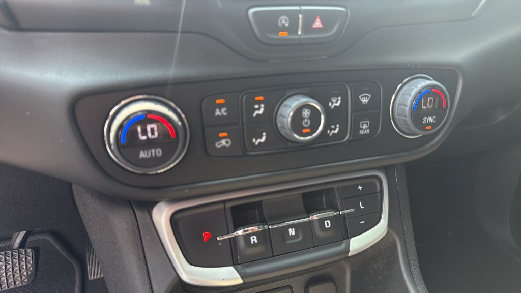 Used 2022 GMC Terrain SLT w/ Elevation Edition FWD image 12