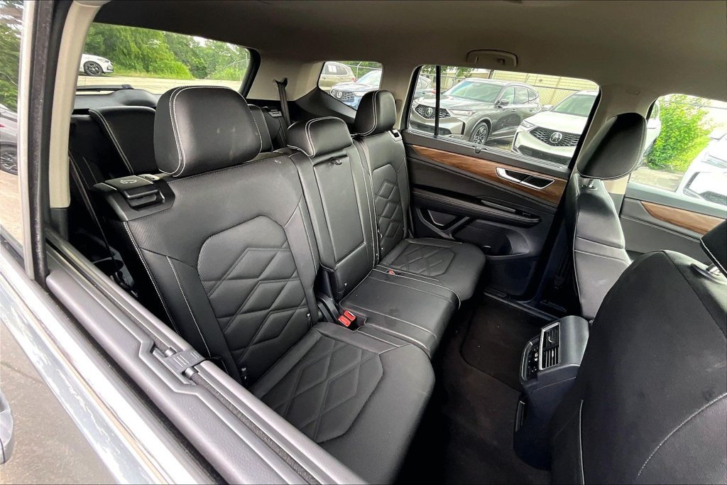 Used 2025 Volkswagen Atlas SE FWD image 34