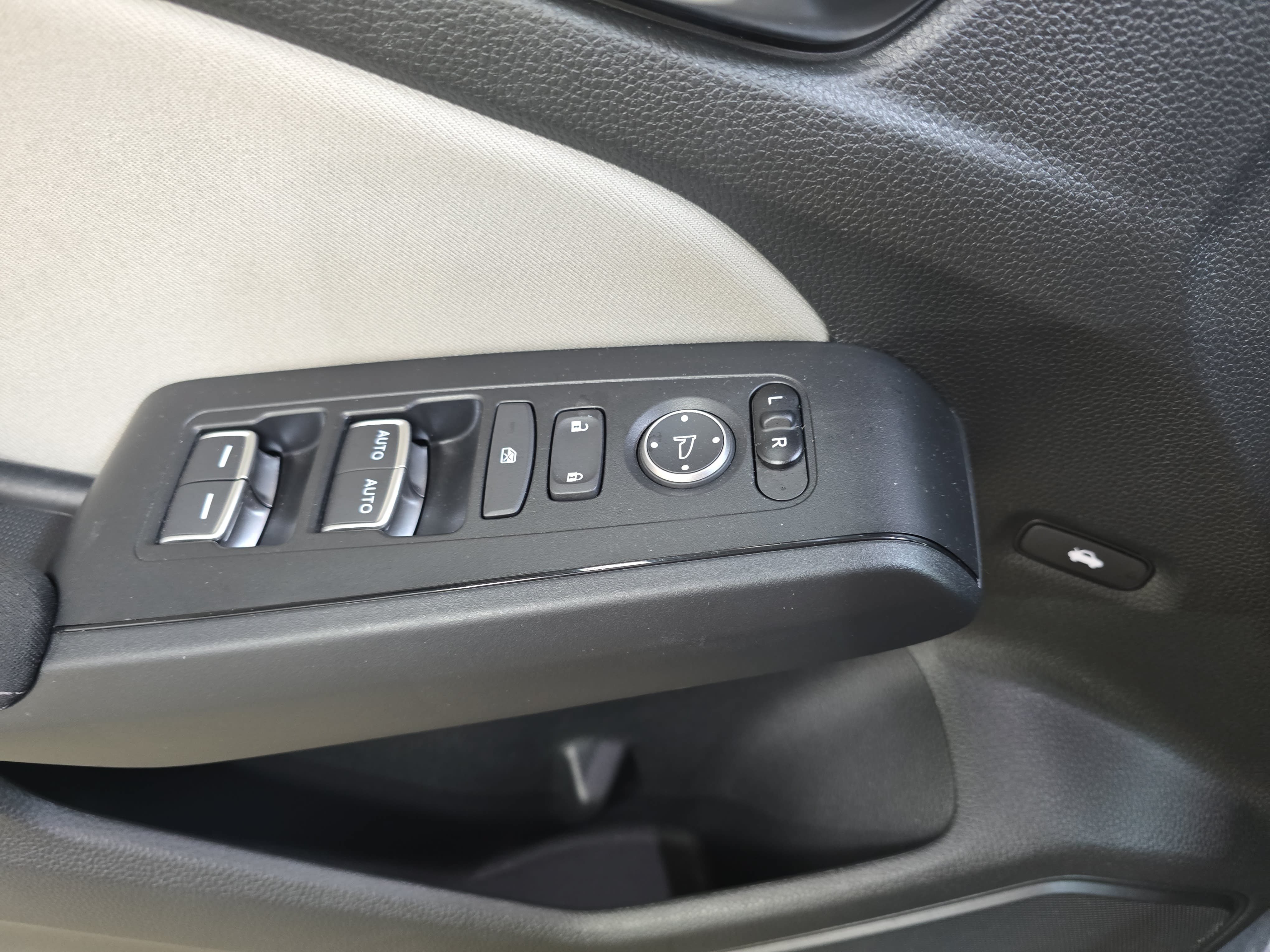 Used 2024 Honda Civic EX image 25