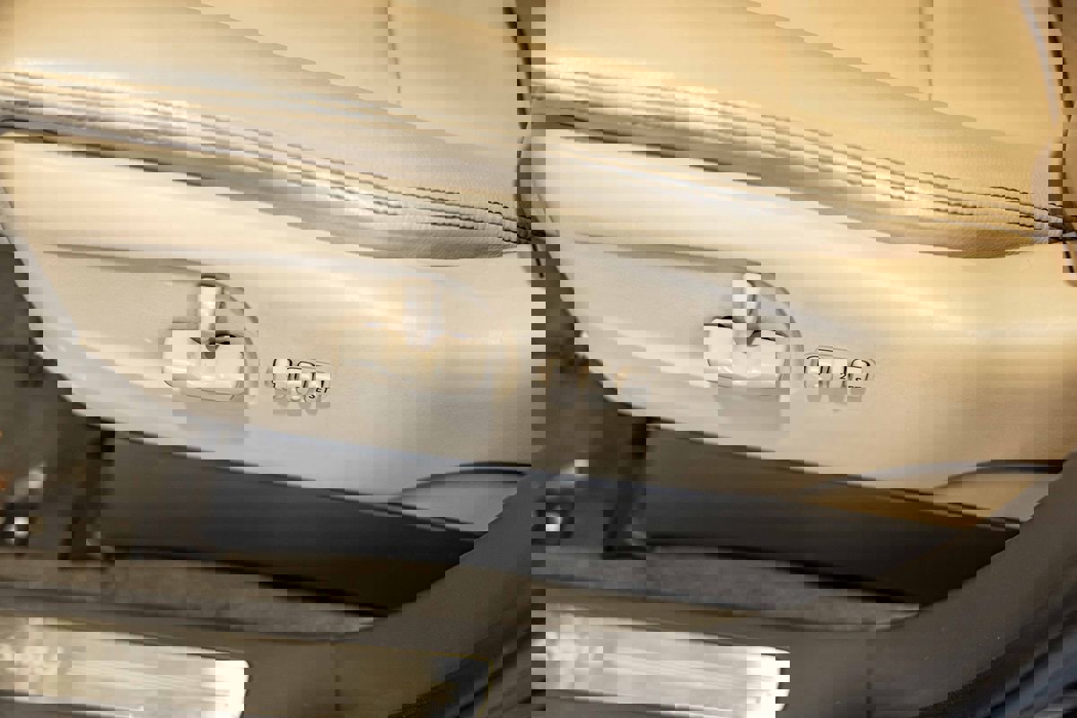 Used 2010 Subaru Tribeca Limited image 25