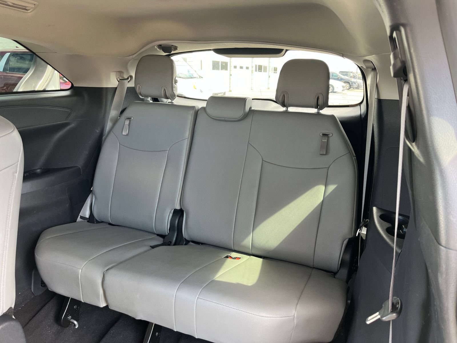 Used 2025 Toyota Sienna XLE FWD image 30