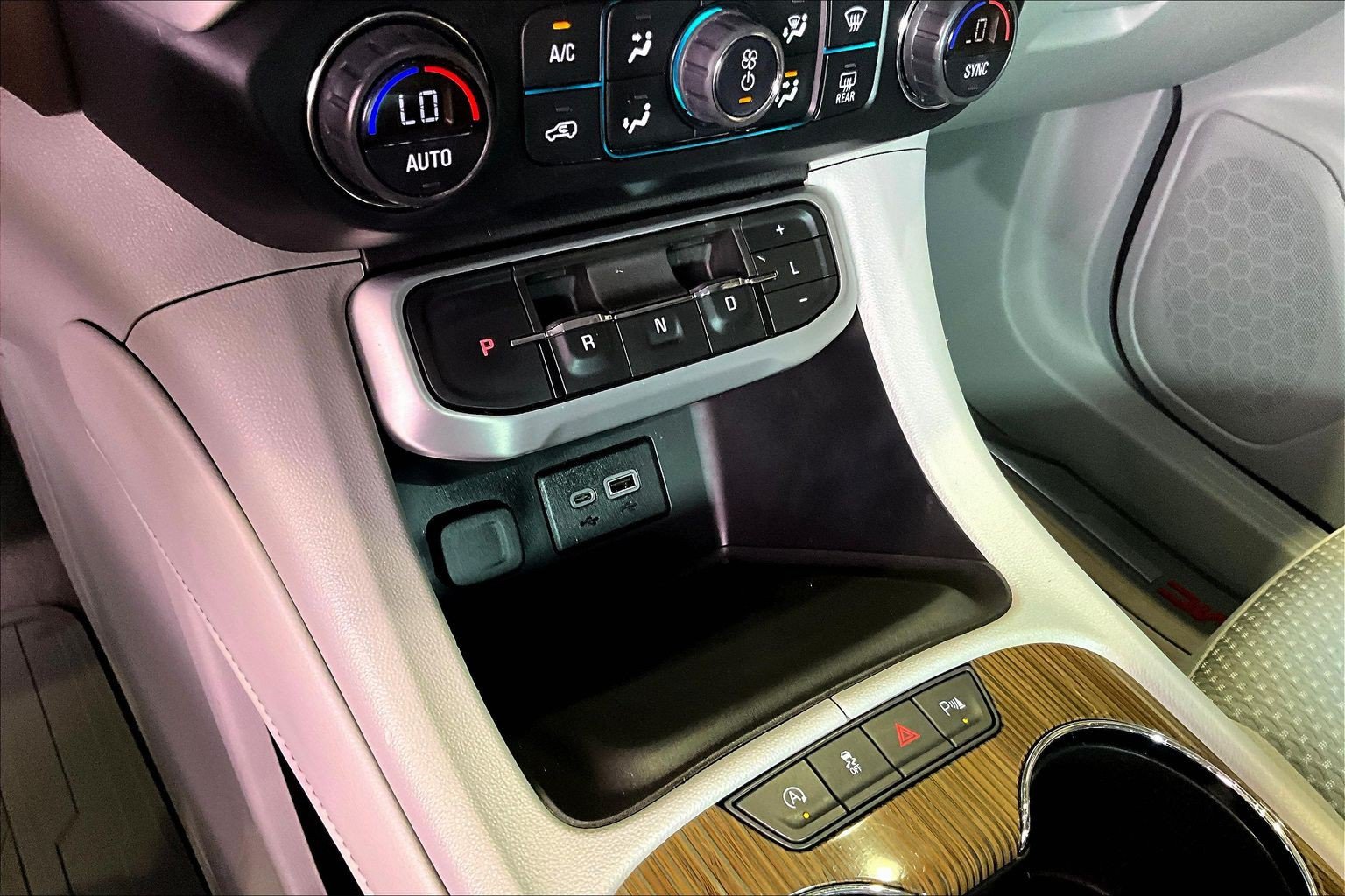 Used 2022 GMC Acadia SLE AWD/4WD image 16