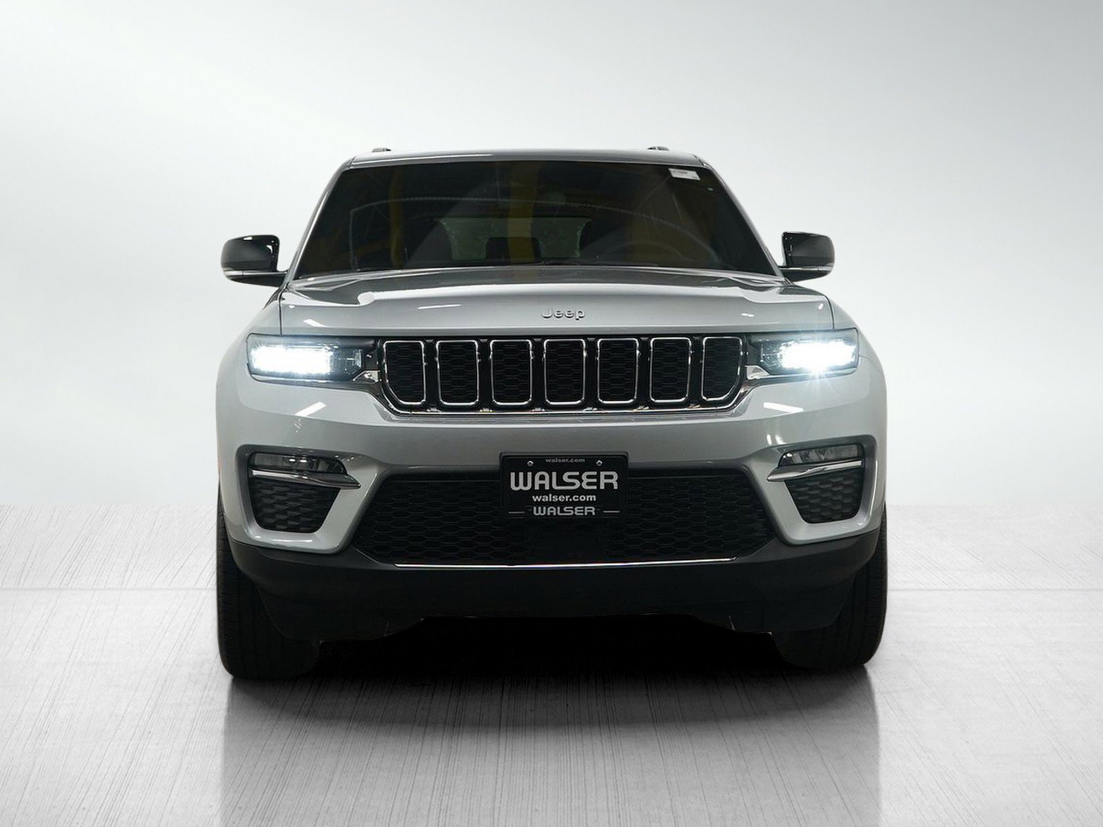 Used 2024 Jeep Grand Cherokee Limited image 8