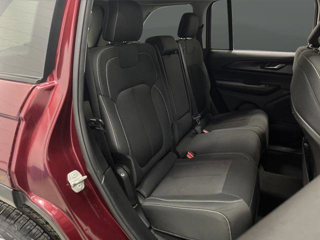 Used 2023 Jeep Grand Cherokee Laredo image 27