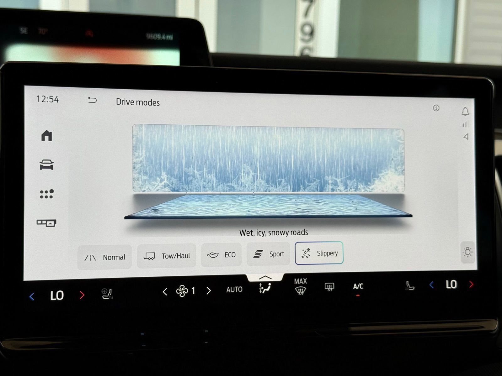 Used 2025 Ford Expedition Active image 52