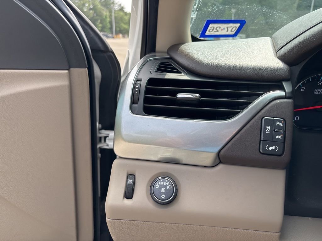 Used 2019 Chevrolet Suburban LT w/ Texas Edition Package RWD image 14