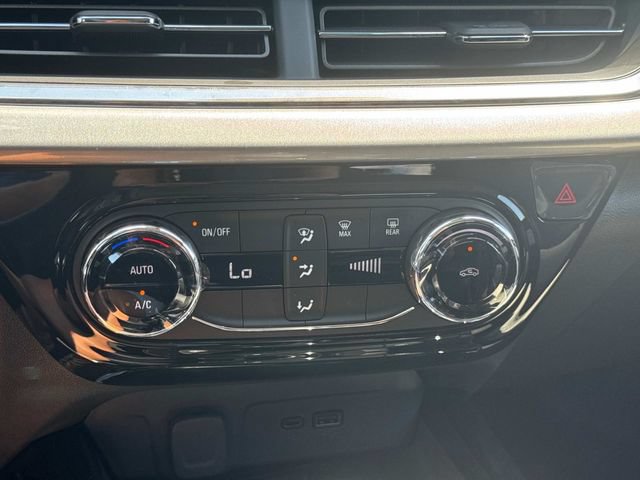 New 2026 Chevrolet Trax LT w/ Sunroof Package FWD image 29