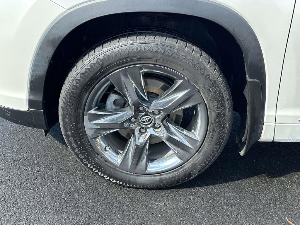 Used 2018 Toyota Highlander Limited Platinum image 29