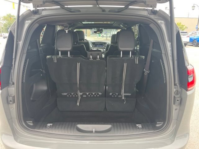 Used 2025 Chrysler Pacifica Limited FWD image 39