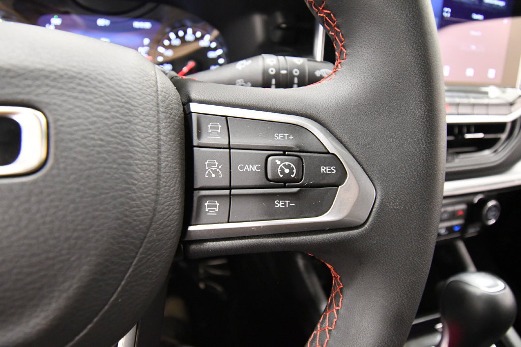 Used 2025 Jeep Compass Trailhawk AWD/4WD image 21