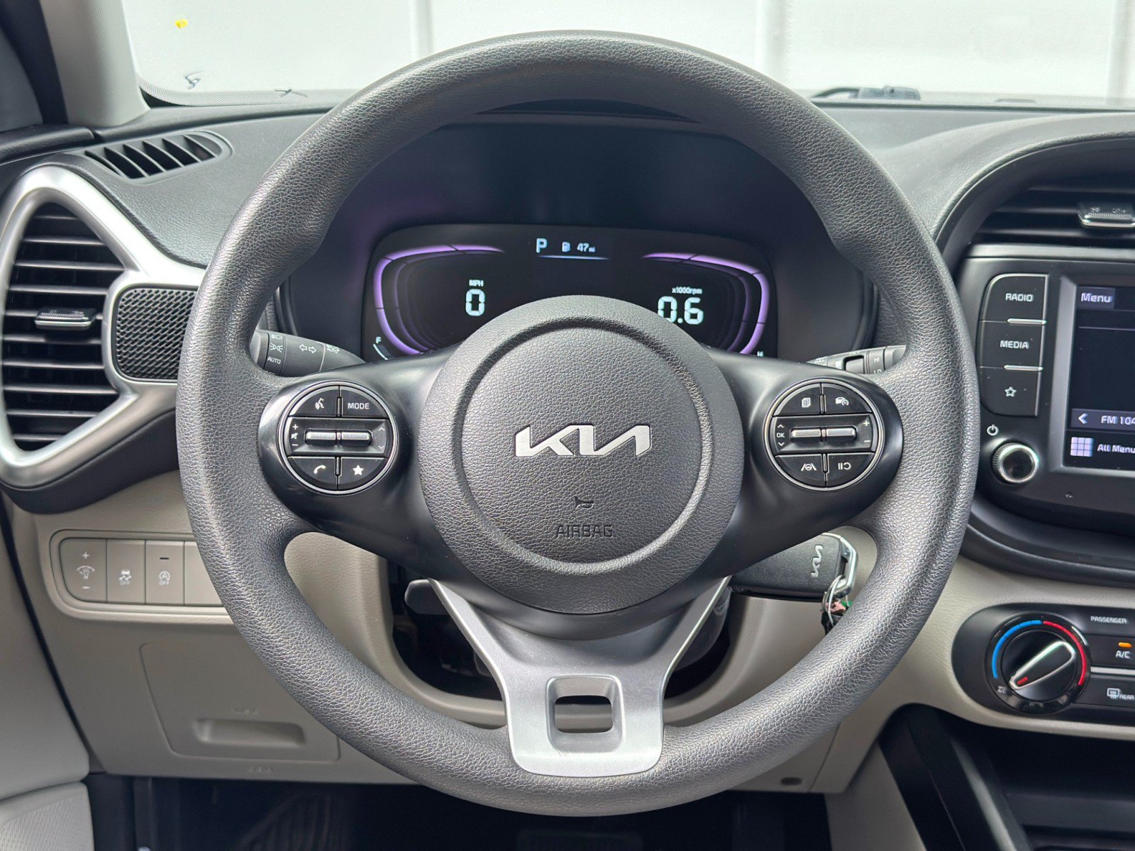 Used 2023 Kia Soul LX w/ LX Technology Package FWD image 18