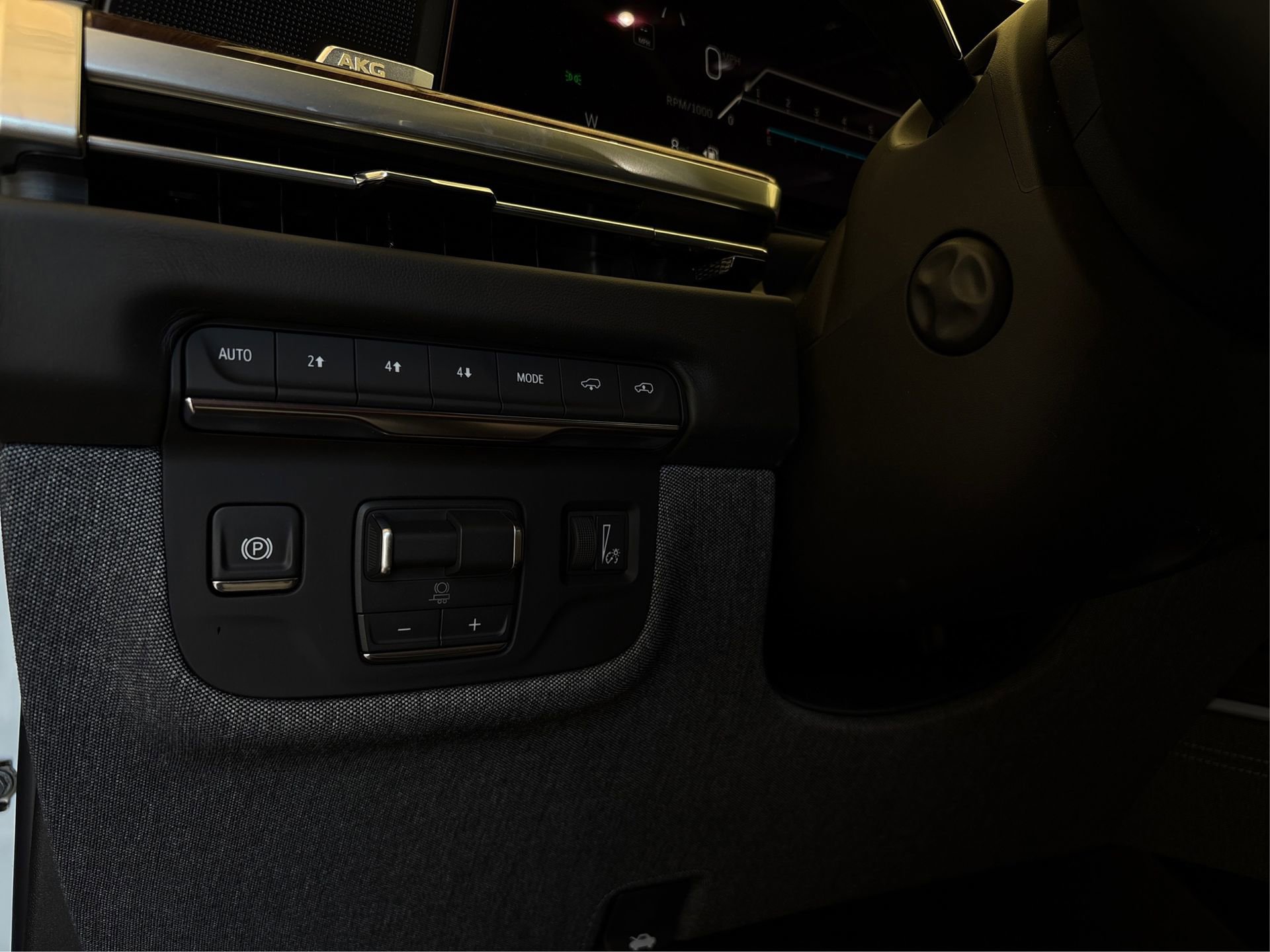 New 2026 Cadillac Escalade ESV Platinum Sport w/ LPO, ONYX Package image 20