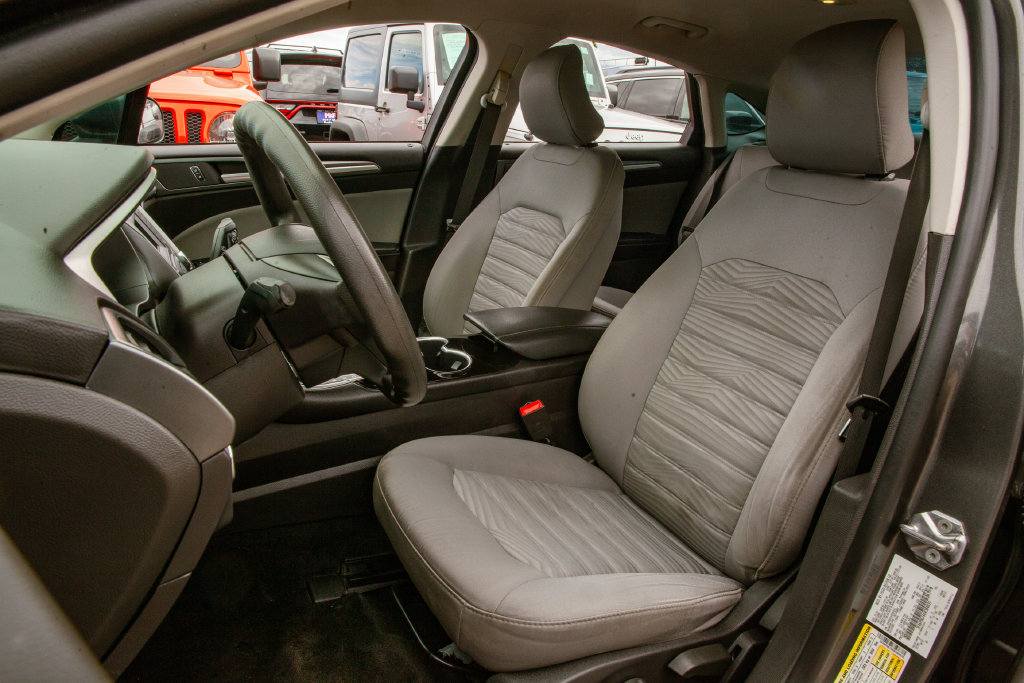 Used 2016 Ford Fusion S FWD image 12