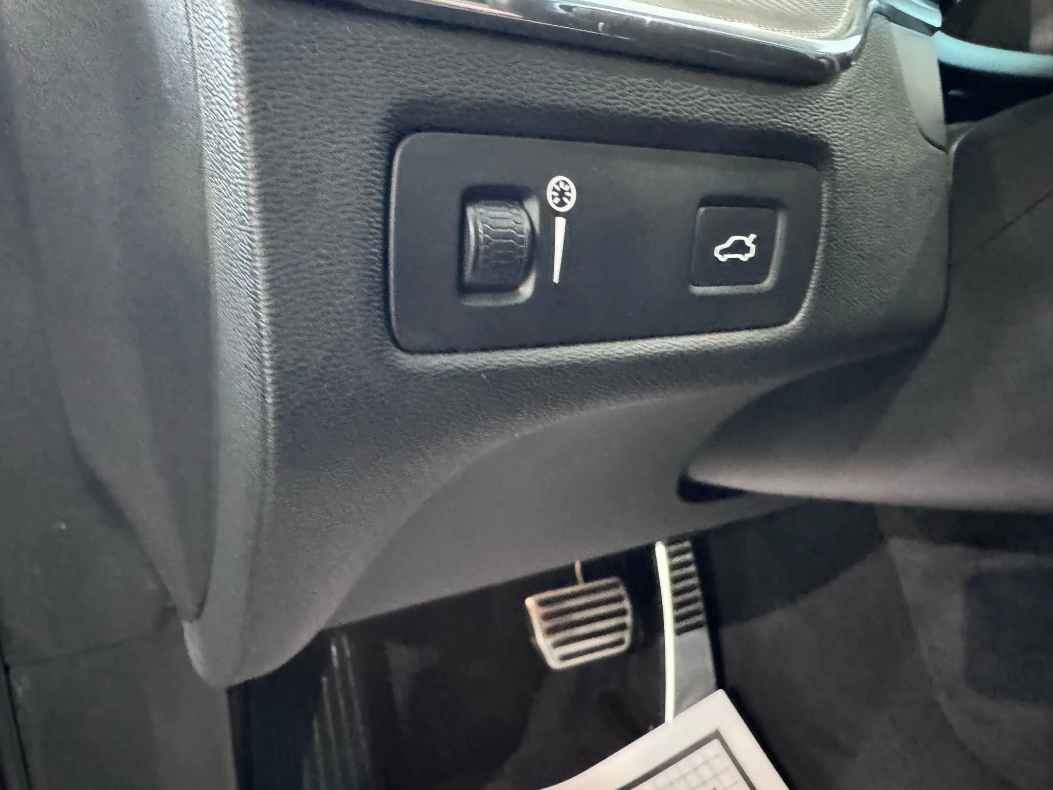 Used 2019 Volvo XC60 T5 R-Design w/ Protection Package Premier image 25