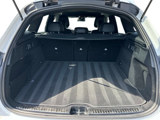 Used 2025 Mercedes-Benz GLC 300 4MATIC image 9