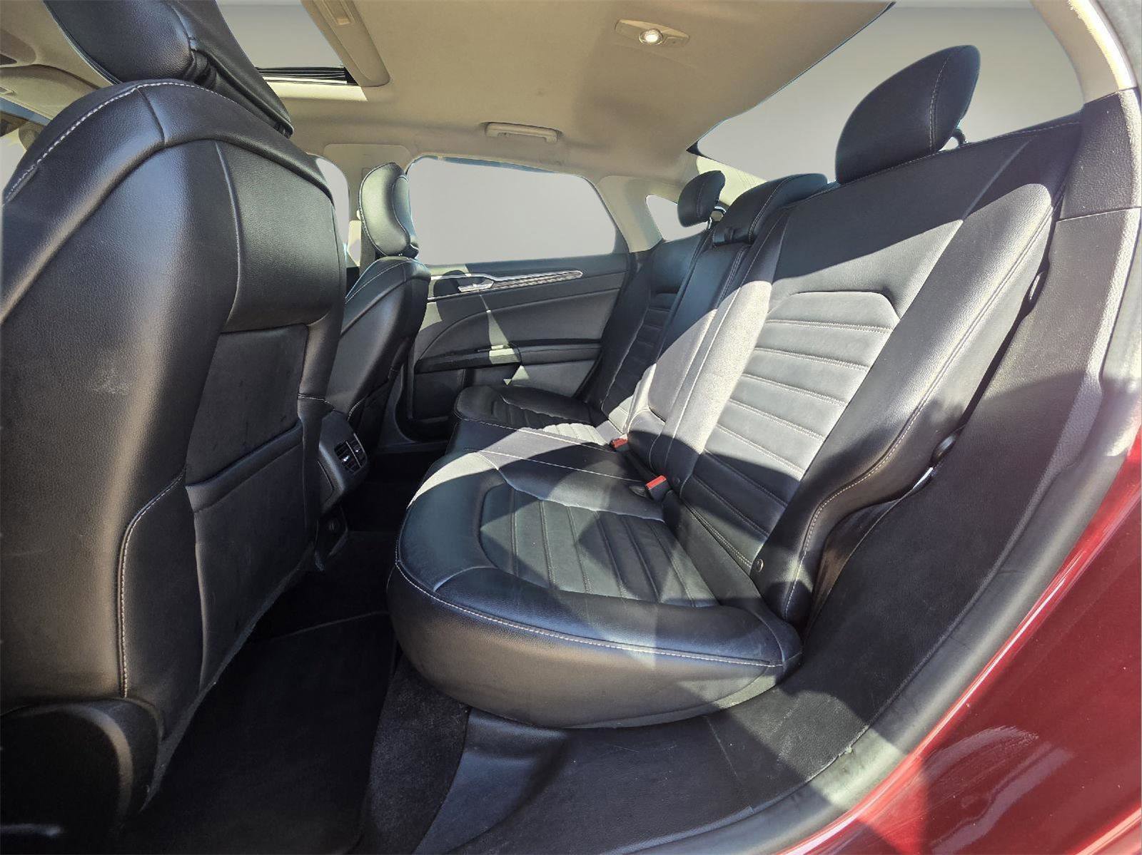 Used 2017 Ford Fusion SE w/ Fusion SE Technology Package AWD/4WD image 11