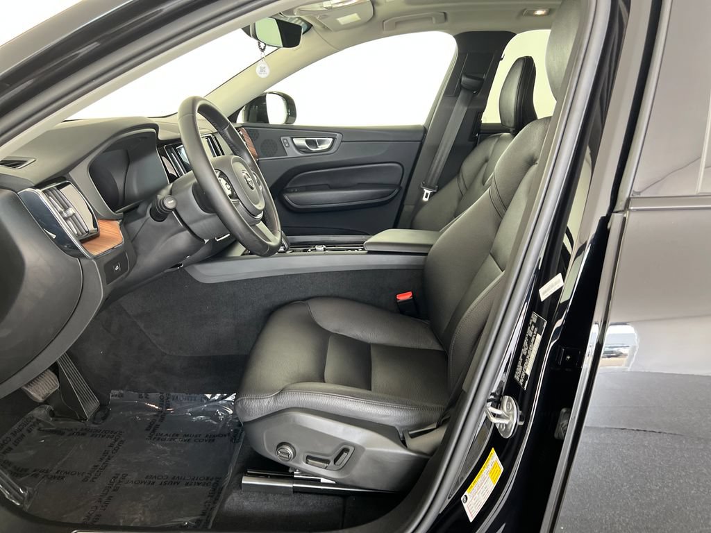 Used 2024 Volvo XC60 B5 Plus AWD/4WD image 11