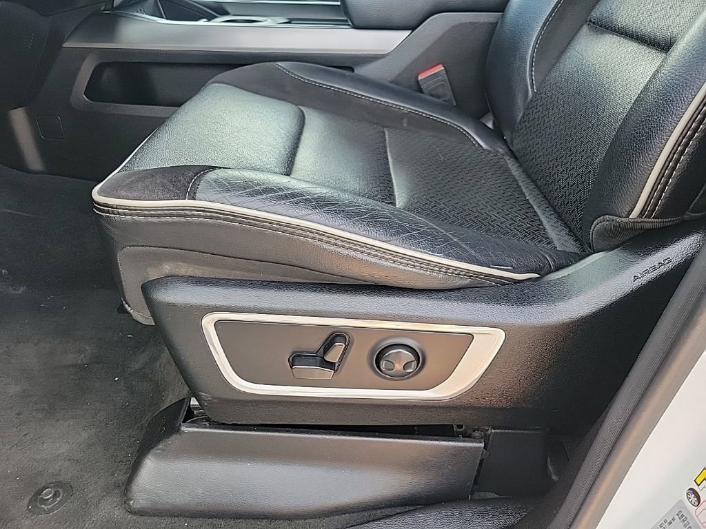 Used 2024 RAM 1500 Laramie AWD/4WD image 11