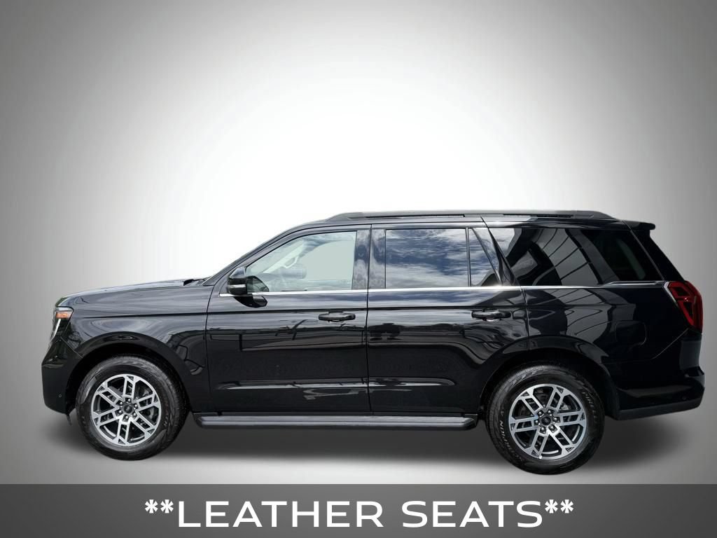 Used 2025 Ford Expedition Active AWD/4WD image 2