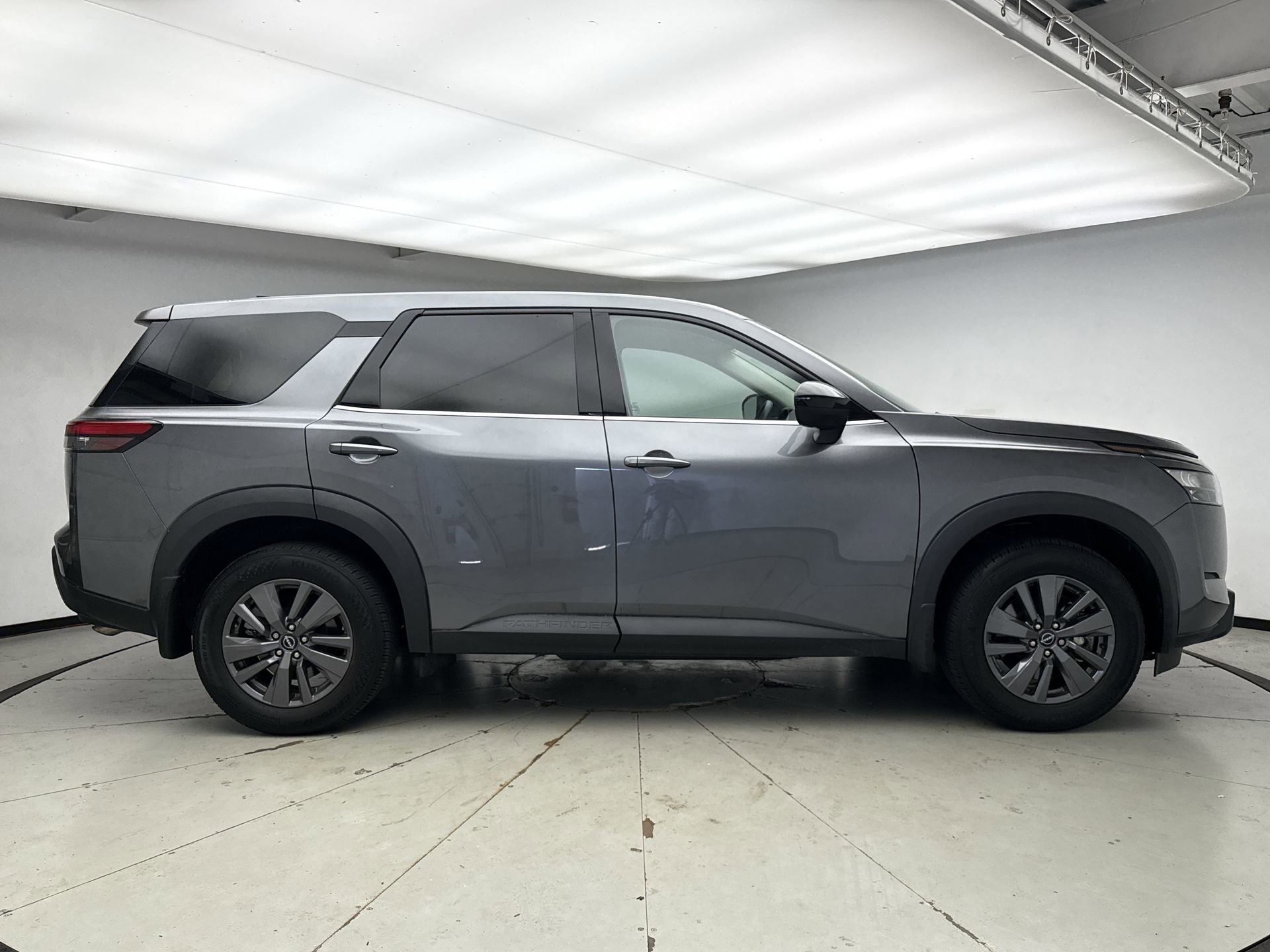 Used 2024 Nissan Pathfinder S AWD/4WD image 6