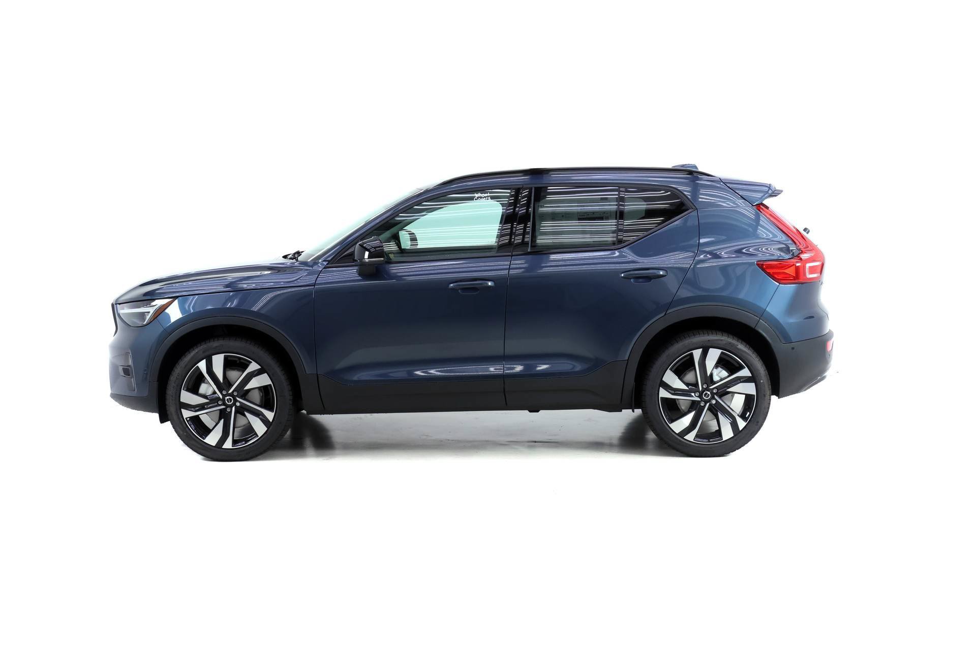New 2026 Volvo XC40 B5 Ultra w/ Protection Package Premier AWD/4WD image 3