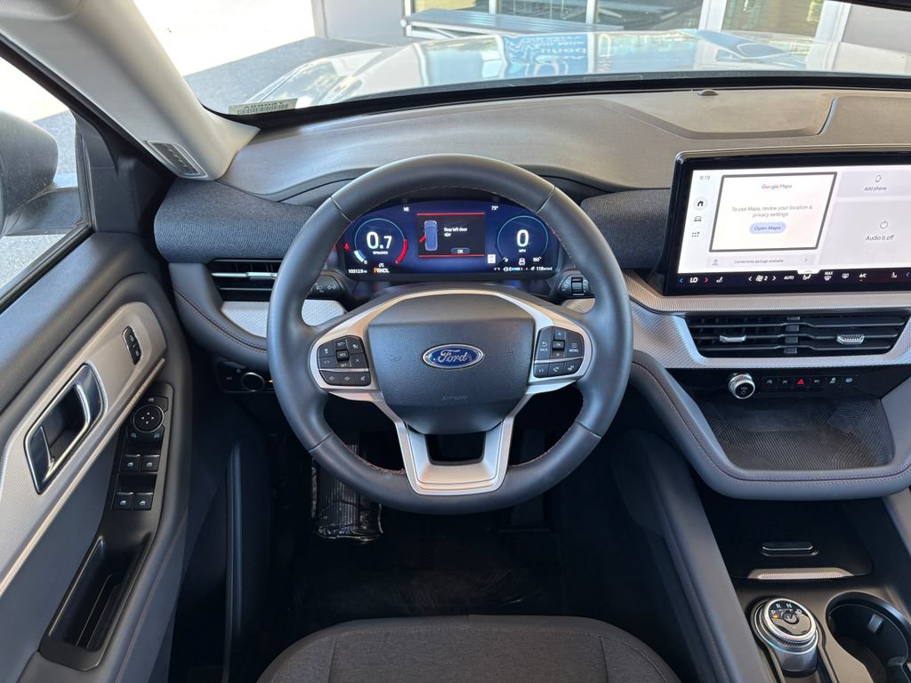 Used 2025 Ford Explorer Active AWD/4WD image 10