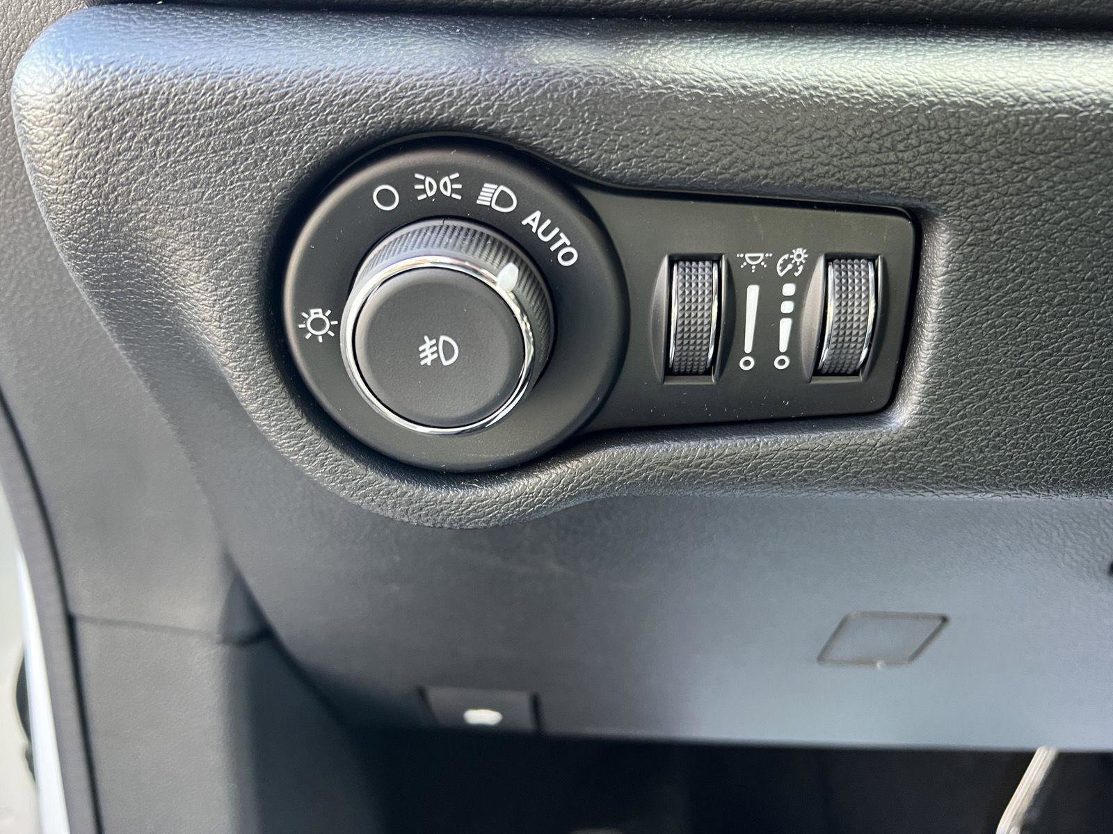 New 2026 Chrysler Pacifica Select image 18