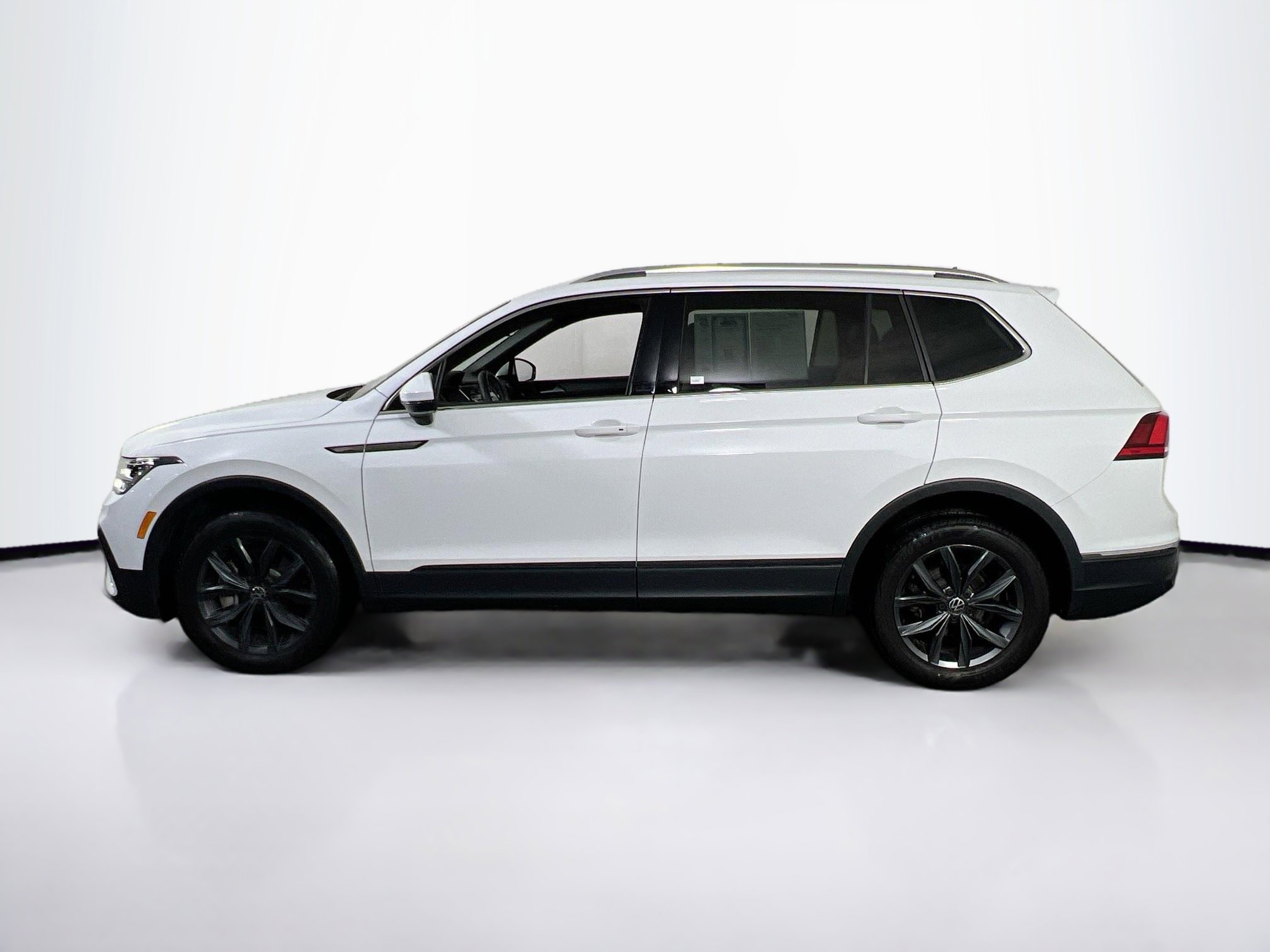 Used 2022 Volkswagen Tiguan SE AWD/4WD image 8