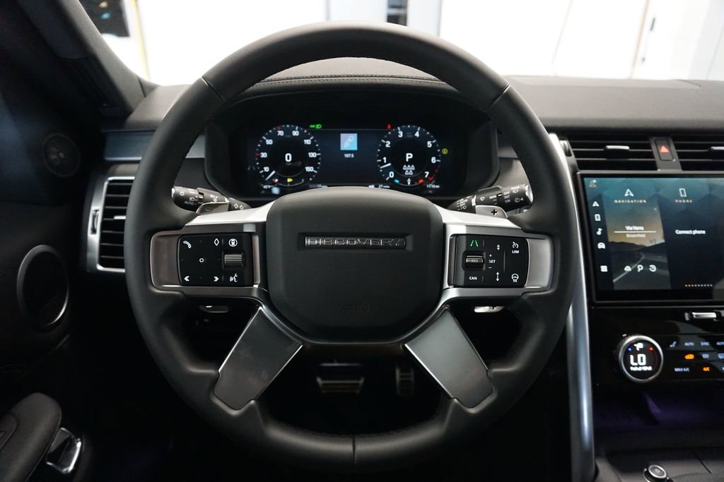 New 2025 Land Rover Discovery Dynamic SE image 9