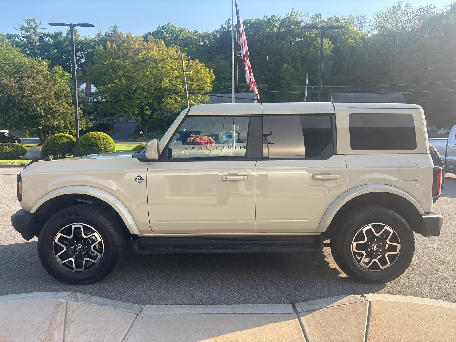 Used 2025 Ford Bronco Outer Banks AWD/4WD image 6