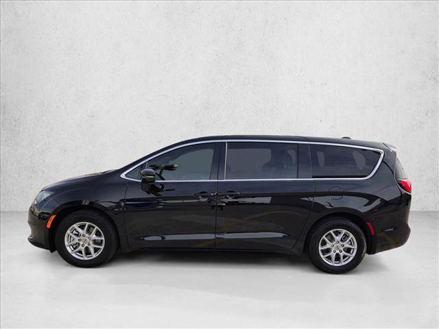 Used 2025 Chrysler Voyager LX FWD image 9