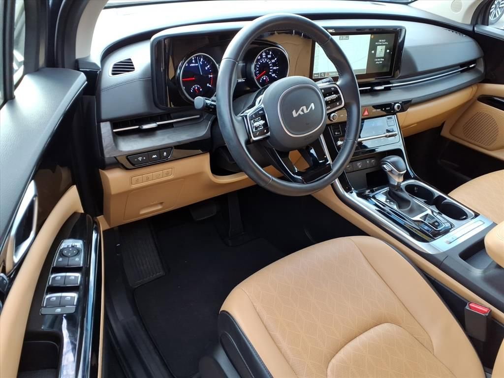 Used 2024 Kia Carnival EX image 15