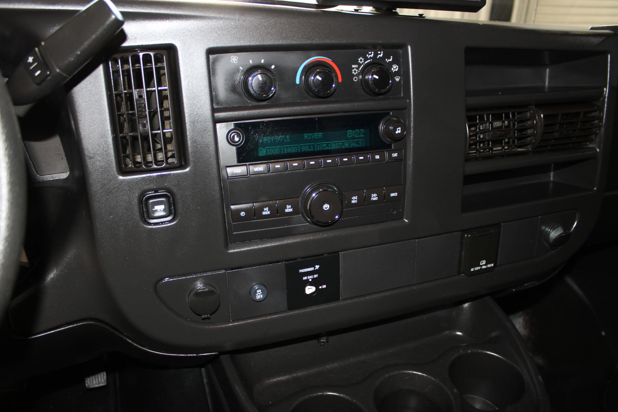 Used 2017 Chevrolet Express 2500 Extended RWD image 12