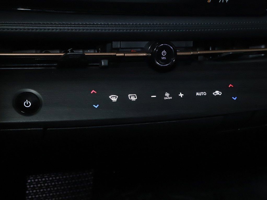 Used 2023 Nissan Ariya AWD image 25