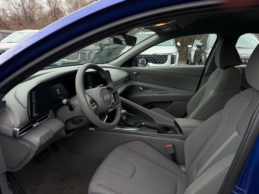 Used 2024 Hyundai Elantra SE image 7