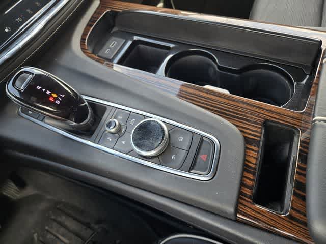 Used 2022 Cadillac Escalade Premium Luxury RWD image 16