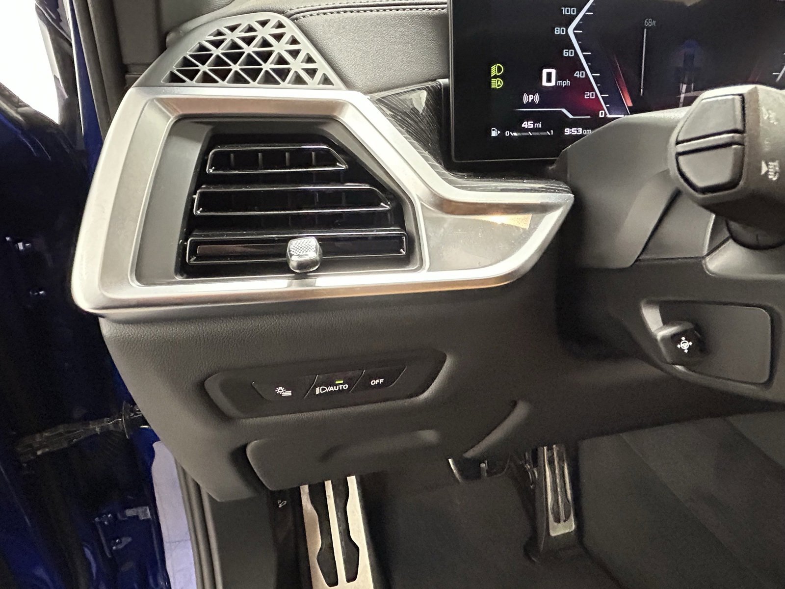 Used 2025 BMW X5 M60i w/ Parking Assistance Package image 27