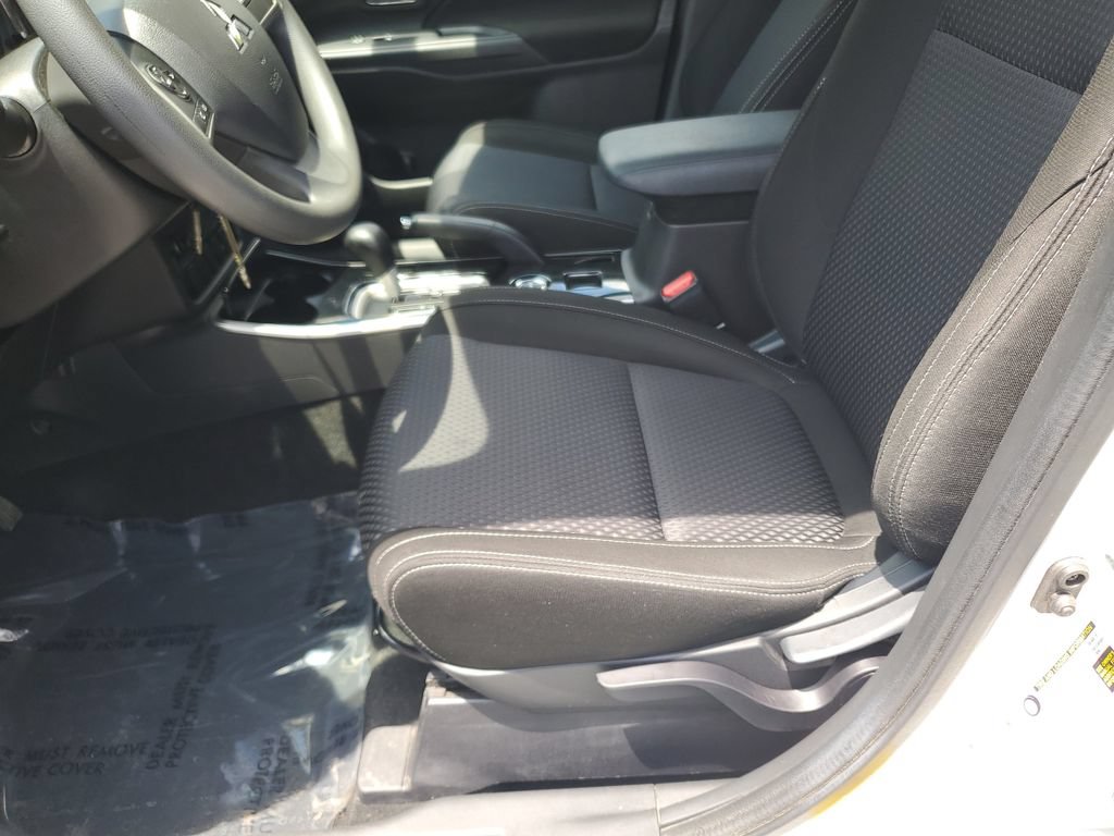 Used 2018 Mitsubishi Outlander ES AWD/4WD image 19